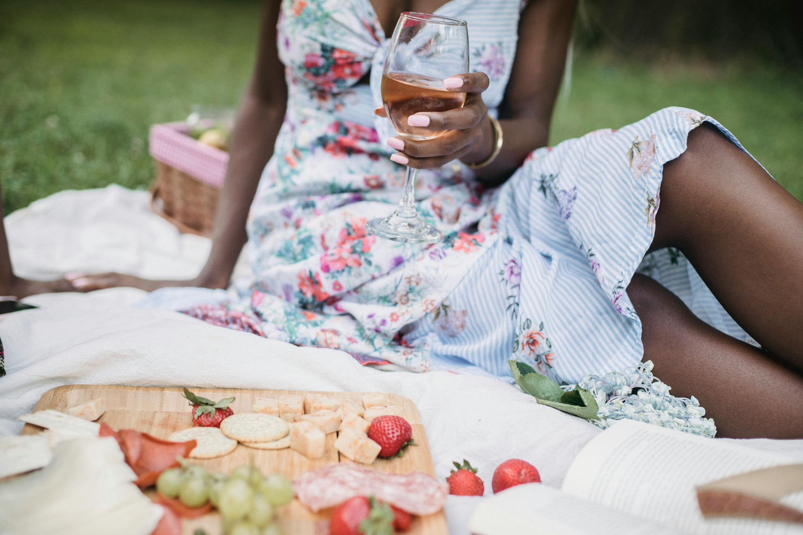 Le retour des plaisirs simples : plaid, coucher de soleil et pique-nique