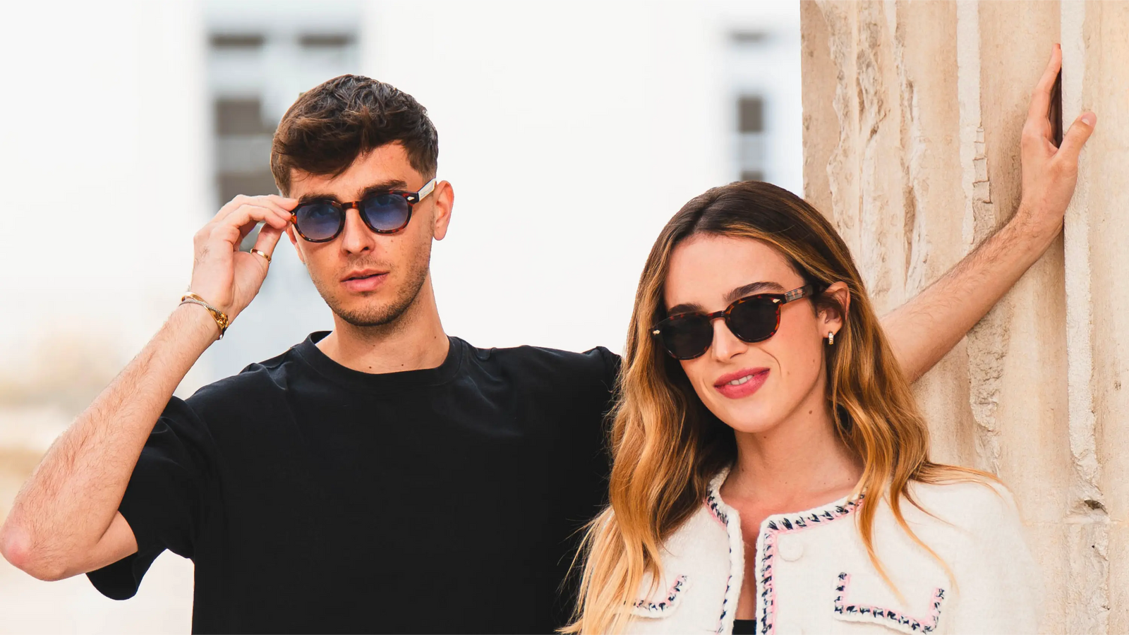 Lunettes de soleil Saint-Tropez : le modèle phare Marco Moretti aux verres bleus et monture transparente