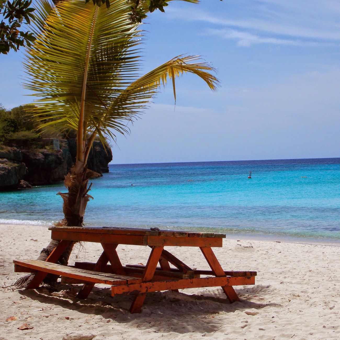 Pique-niquer au bord de l'eau turquoise : inspiration des îles Gili sans voiture